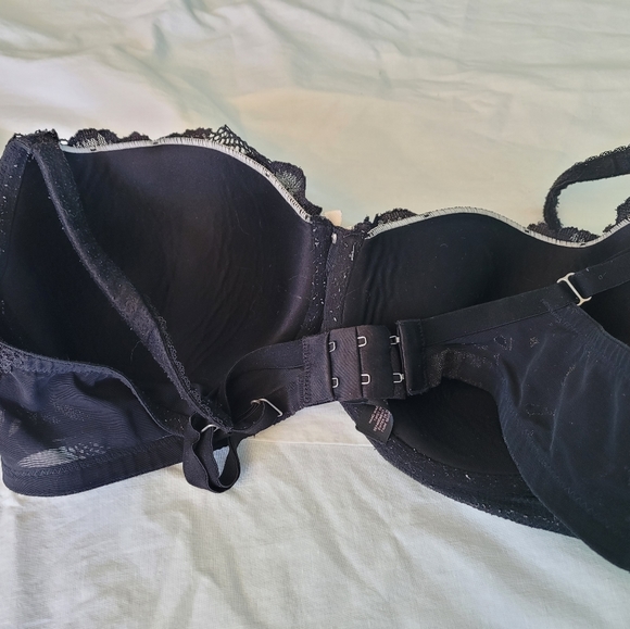 Victoria's Secret bra - Picture 2 of 3